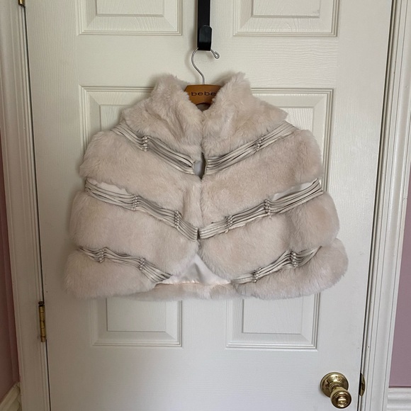 Bebe Bone Faux Fur Caplet w/ Leather Trim. Small - Picture 6 of 11